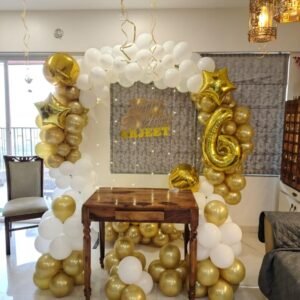 Ring decoration gold and white